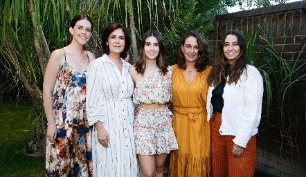  Daniela Pérez, Coco Mendizábal, Isa Pérez, Gloria Martínez y Sofía Leiva.