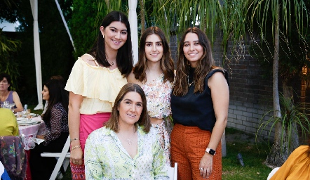  María Paula Fortaneli, Isa Pérez, Sofía Leiva y Mónica Leiva.