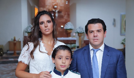  Daniela de la Fuente y  Jorge Torres con su hijo Jorge.
