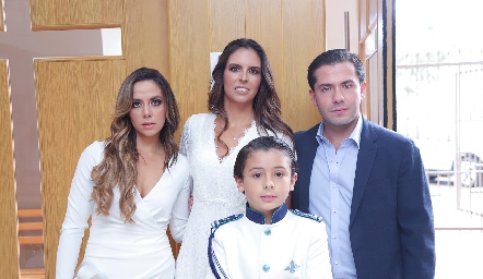   Eleida Torres, Daniela de la Fuente,  Jorge y Mauricio Torres.