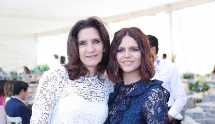  María Dolores Hernández y Ana Paula de la Fuente .