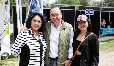  Ruth, Juan Carlos y Fernanda Valle.