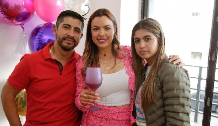  Israel García, Alessia Mendoza y Naomi García.