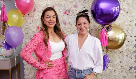  Alessia Mendoza y Vanessa García.