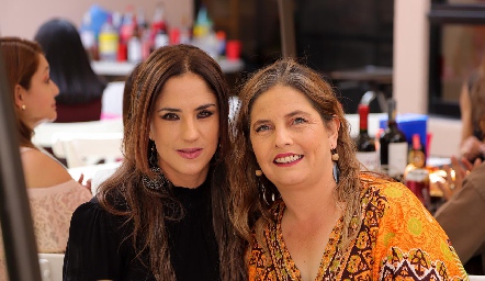 Fabiola Burgaña y Ana Mari Villalba .