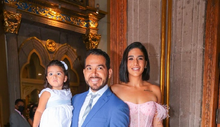 Antonio Meneses y Nuria Zendejas con sus hijos José Antonio y Guillermina.