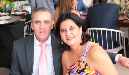  Eduardo Gómez y Cinthia Sánchez.