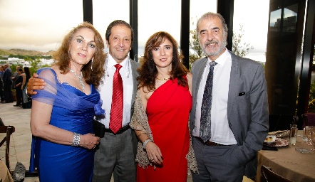 July Abud, Pablo Sainz, Martha Abud y Marco Güemes.