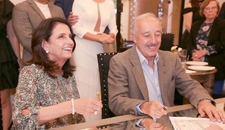  Gabriela Meade y Federico Díaz Infante, papás de la novia.