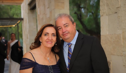  Mónica Alcalde y Federico Garza .