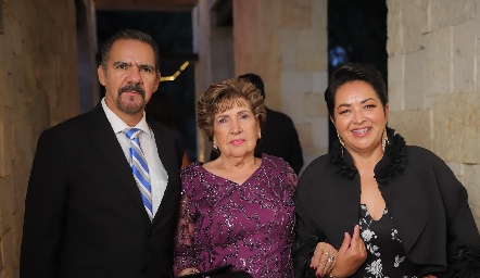  Miguel Ángel García, Lupita Méndez y Blanca Hernández .