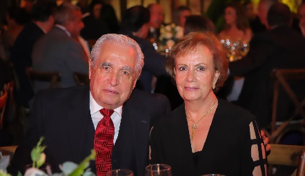  Octaviano Gómez y Yolanda González .