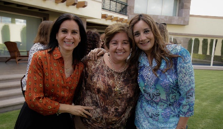  Claudia Ahumada, Paty Pérez y Gina García.