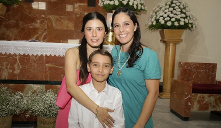  Mariana Cuesta, Carmen Cuesta y Mikel Puente Cuesta.