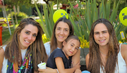  Judith Gómez, Marcela Rivero, Inés Gutiérrez y Marianne Velasco.