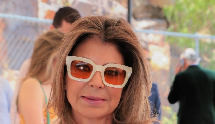  Claudia Anaya de Oliva con su nieto Emiliano.