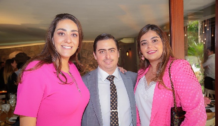  Scarlett Garelli, Jaime Oliva y María José Motilla.