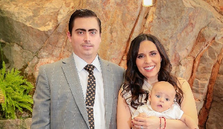  Jaime Oliva y Luciana Rodríguez con su hijo Emiliano.