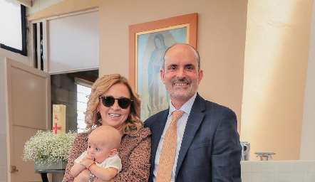  Liliana y Juan Carlos Rodríguez con sus nietos Emiliano y Jaime.