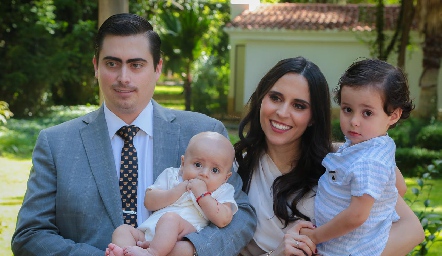  Jaime Oliva y Luciana Rodríguez con sus hijos Emiliano y Jaime.