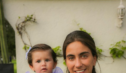  Eugenia con su tía Lorena Andrés.