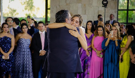  Sofía bailando con su papá Manuel Ascanio.