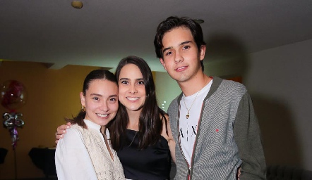  Daniela, Bárbara González y Diego González.