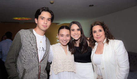  Diego González, Daniela González, Bárbara González y Marisol Hernández.