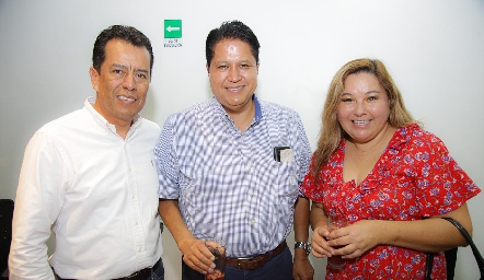  Iván Rosales, Arturo del Castillo y Lorena Morales.