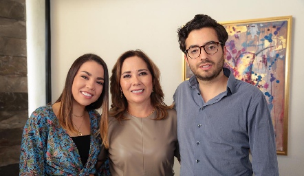  Alejandra Gordoa con sus hijos Ale y Rodrigo Michel.