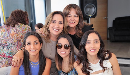  Isabel Villanueva, Alejandra Gordoa, Alejandra Michel, Paulina Gordoa y Mónica Villanueva.
