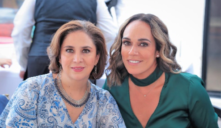 Lilia Acuña y Berenice Cortez.