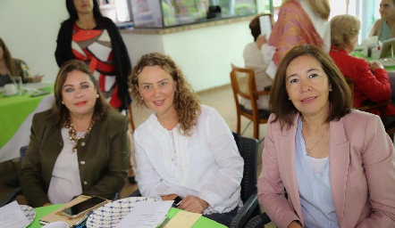  Silvia Esparza, Marisol López y Rebeca Ruiz.