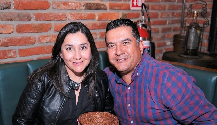  Sonia Reinaga y Gerardo Valencia.