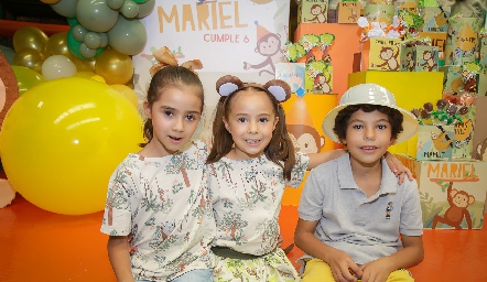  Annia, Mariel y Miguel Ángel Martínez Meade.