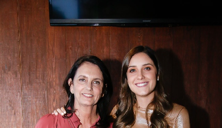  Gabriela Meade con su hija Miriam Díaz Infante.