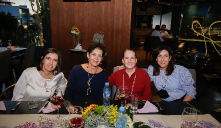  Ofelia Zacarías, Ofelia Díaz Infante, Sofía Gómez y Carmen Díaz Infante.