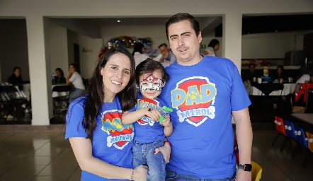  Luciana Rodríguez y Jaime Oliva con su hijo Jaime.