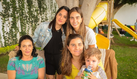  Katia Gómez, Zaida de Gómez, Lorena Andrés, Eugenia Musa y Alejandro Abud.