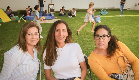  Lourdes Gómez, Alma Jiménez y Rosa Elena Morales.