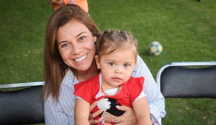  Constanza Hernández y Lourdes Gómez.
