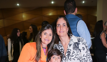  Paola Soto, Iker Villanueva y Montse García.