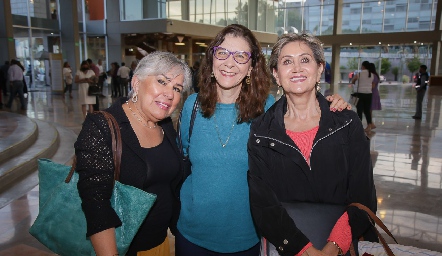  Sonia Bustos, Verónica Delgado y Lupita Orozco.