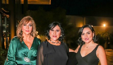  Cristina Córdova, Ruth de la Torre y Fernanda Valle.
