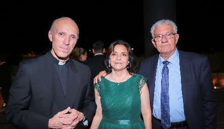  Pbro. Antonio Martínez, Ana Rangel y Miguel Duarte
