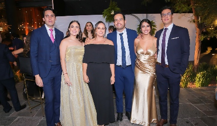  Mauricio Montiel, María José Flores, Alejandra Martínez, Ernesto Cervantes, Belinda Sánchez y Mauro Ruiz.