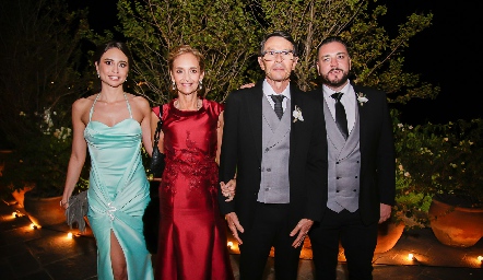  Mariana, Caridad, Alejandro y Alejandro Meade.
