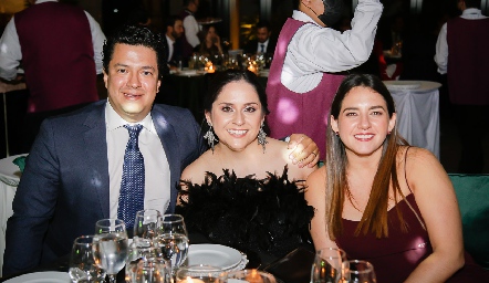  Norberto Acevedo, Adriana Tovar y Mariana Quindós.