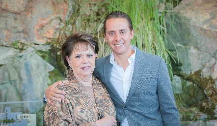  Pilar Ocejo con su hijo José Alberto Torres.