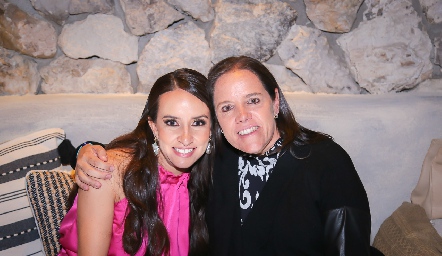  Sandra de la Garza y Pilar Torres.